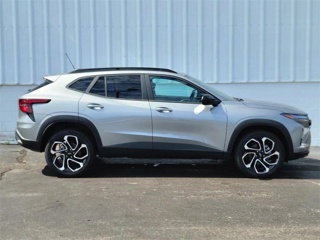 new 2025 Chevrolet Trax car, priced at $25,290