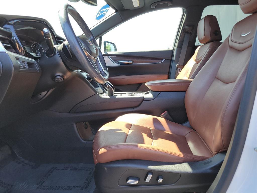 used 2023 Cadillac XT5 car, priced at $34,888