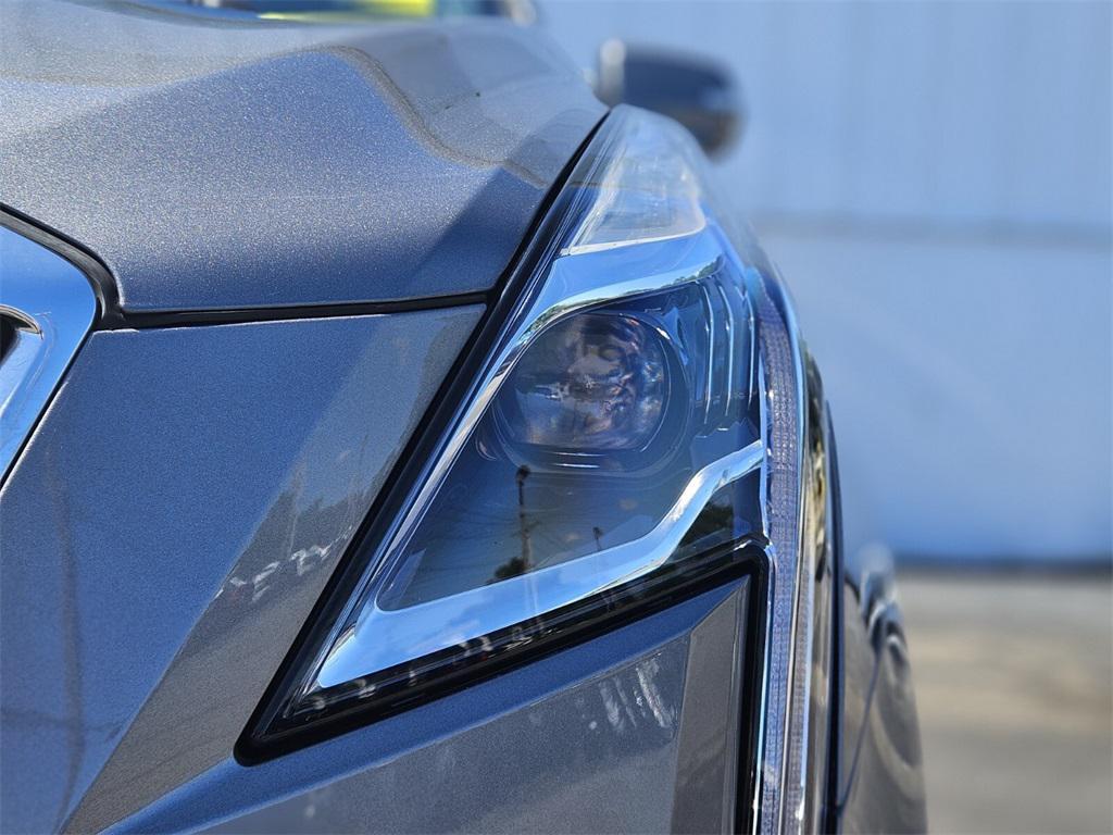 used 2022 Cadillac XT5 car, priced at $39,588