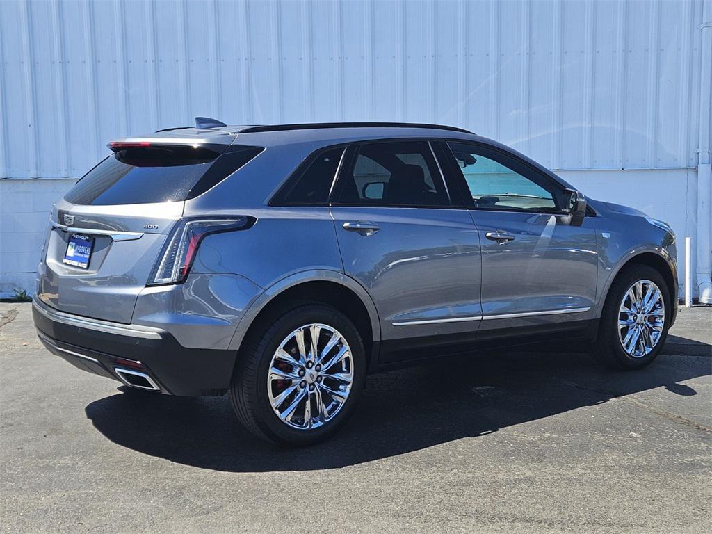 used 2022 Cadillac XT5 car, priced at $39,588