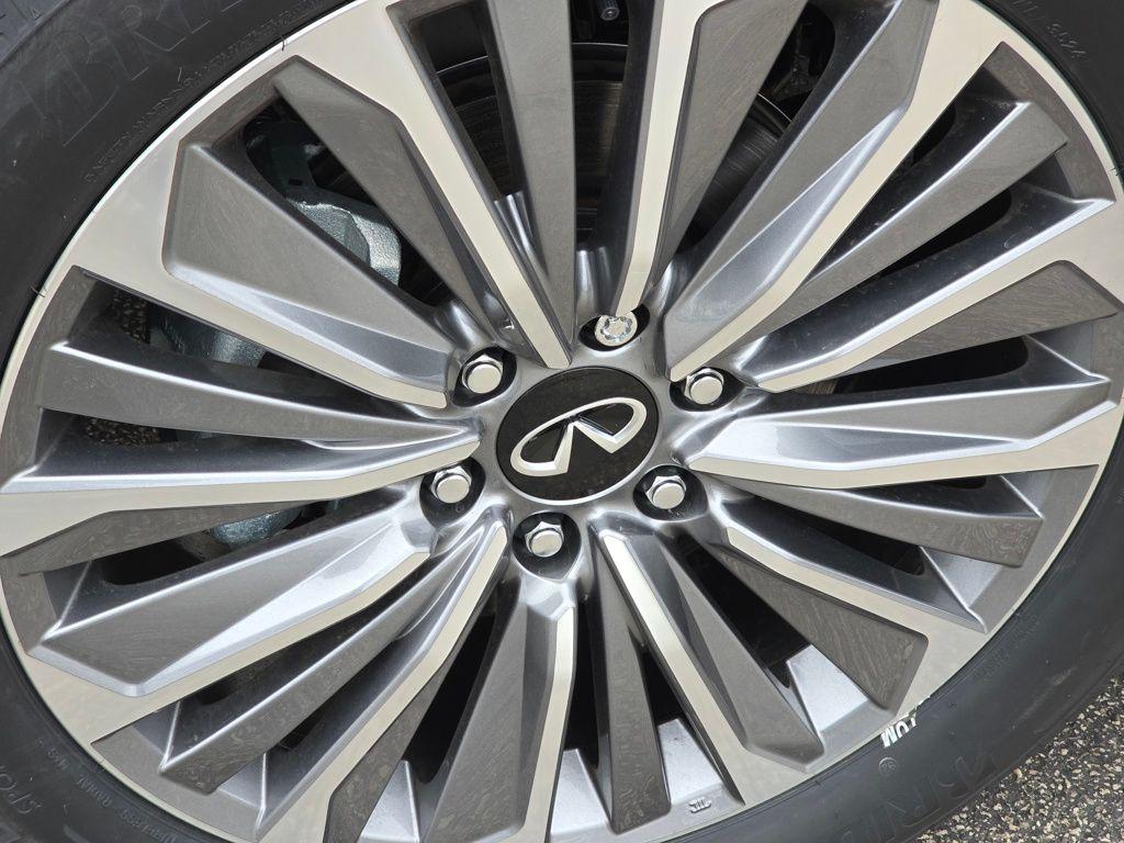 new 2025 INFINITI QX80 car, priced at $109,710