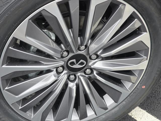 new 2025 INFINITI QX80 car, priced at $96,100