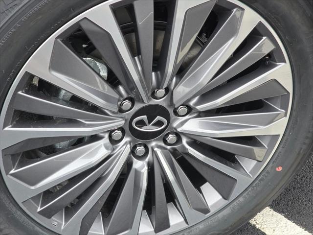 new 2025 INFINITI QX80 car, priced at $96,100