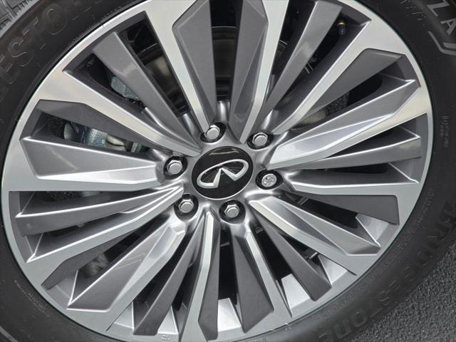 new 2025 INFINITI QX80 car, priced at $102,640
