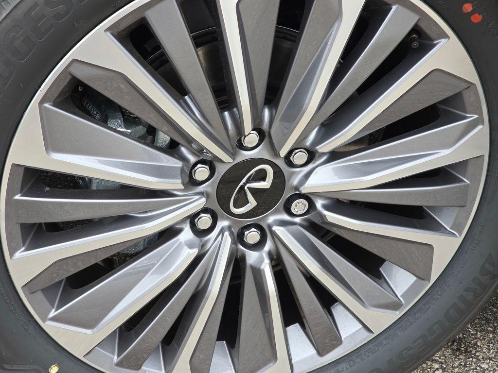 new 2025 INFINITI QX80 car, priced at $96,240