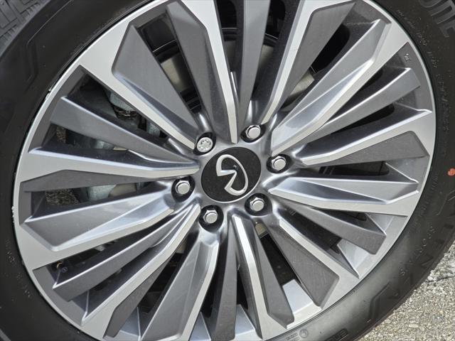 new 2025 INFINITI QX80 car, priced at $103,900