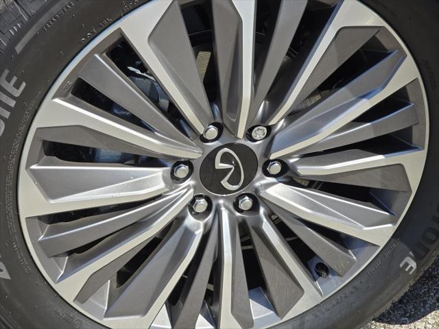 new 2025 INFINITI QX80 car, priced at $102,640