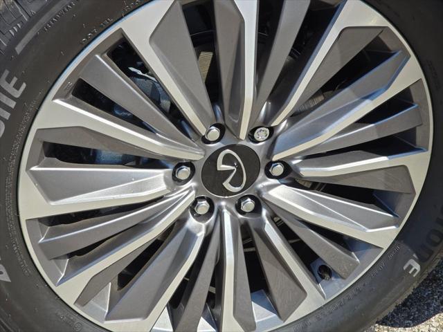 new 2025 INFINITI QX80 car, priced at $102,640