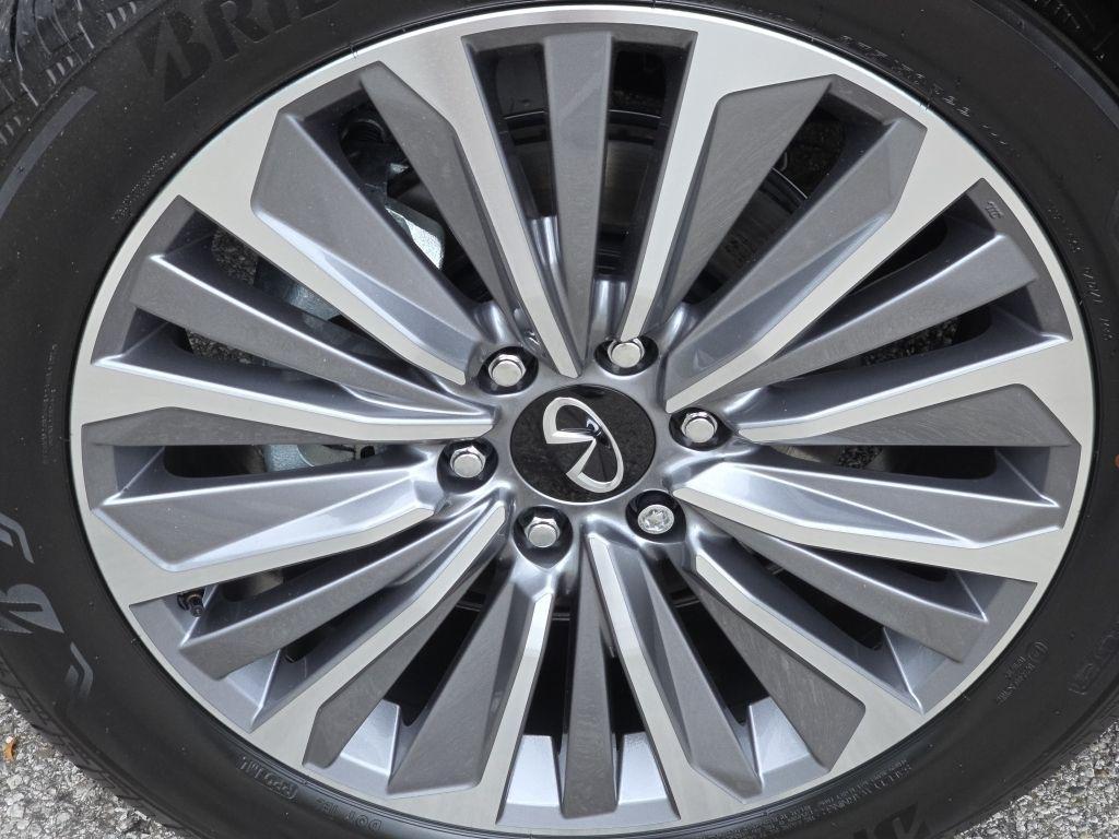 new 2025 INFINITI QX80 car, priced at $86,895