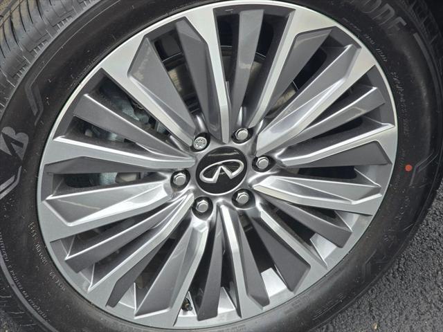 new 2025 INFINITI QX80 car, priced at $105,135