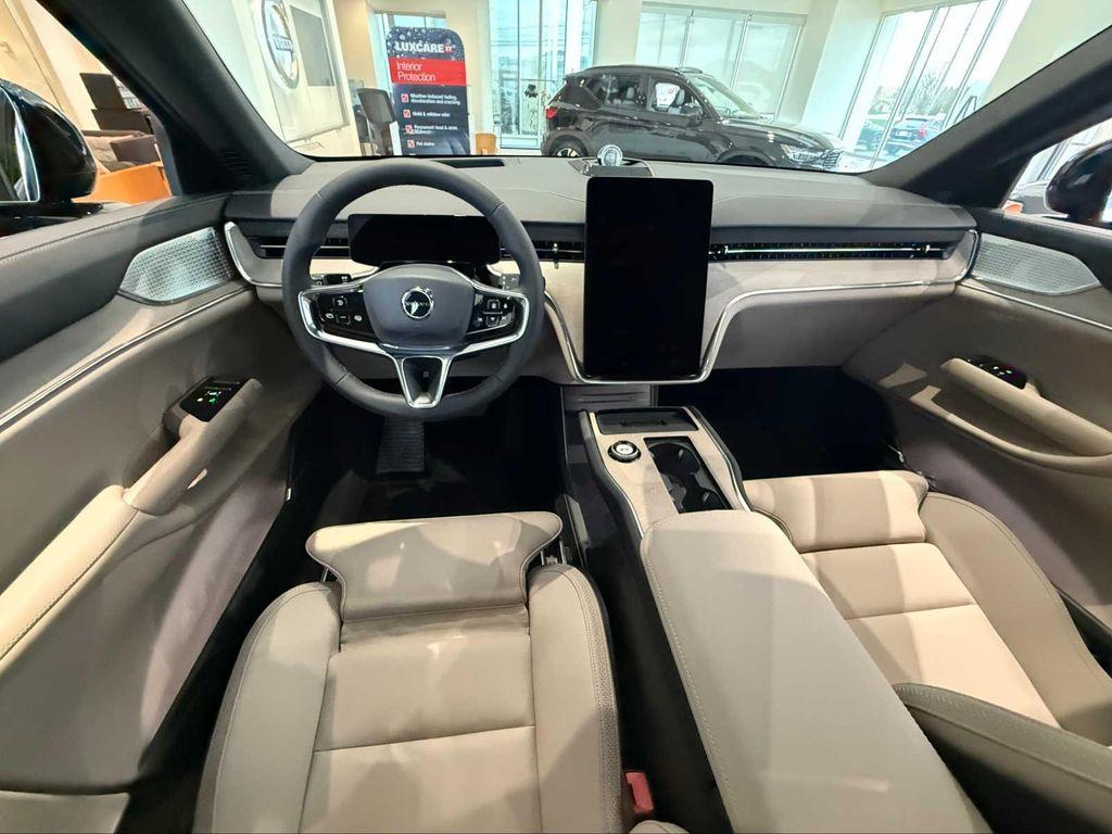 new 2025 Volvo EX90 car, priced at $88,375