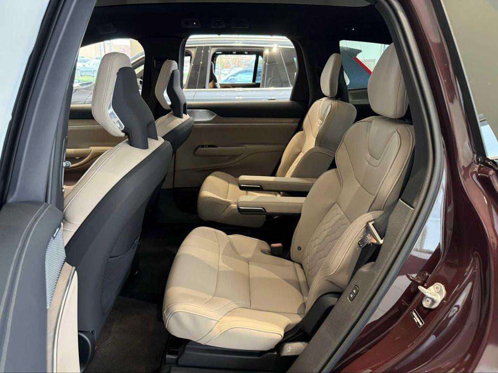 new 2025 Volvo EX90 car, priced at $88,375