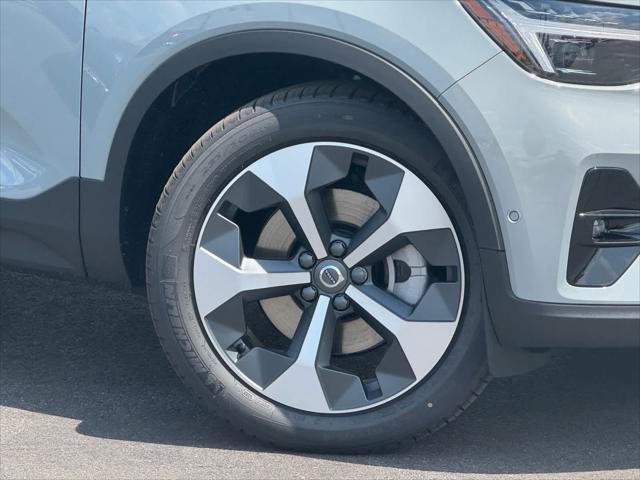 new 2025 Volvo XC40 car, priced at $46,335