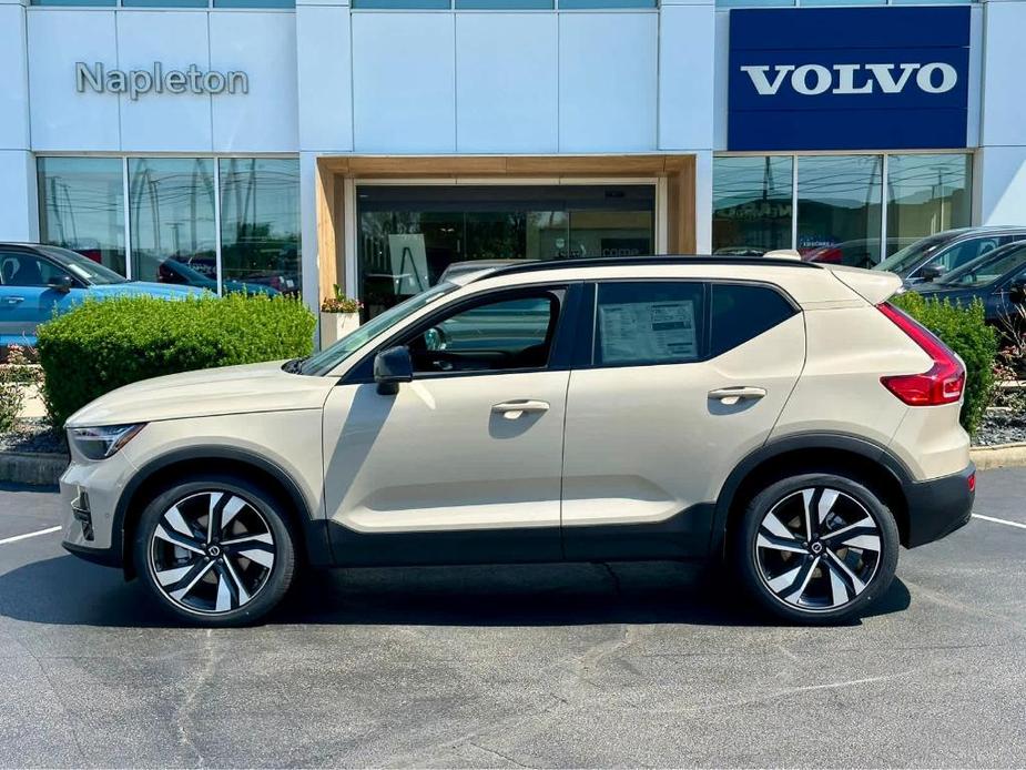 new 2025 Volvo XC40 car, priced at $47,116