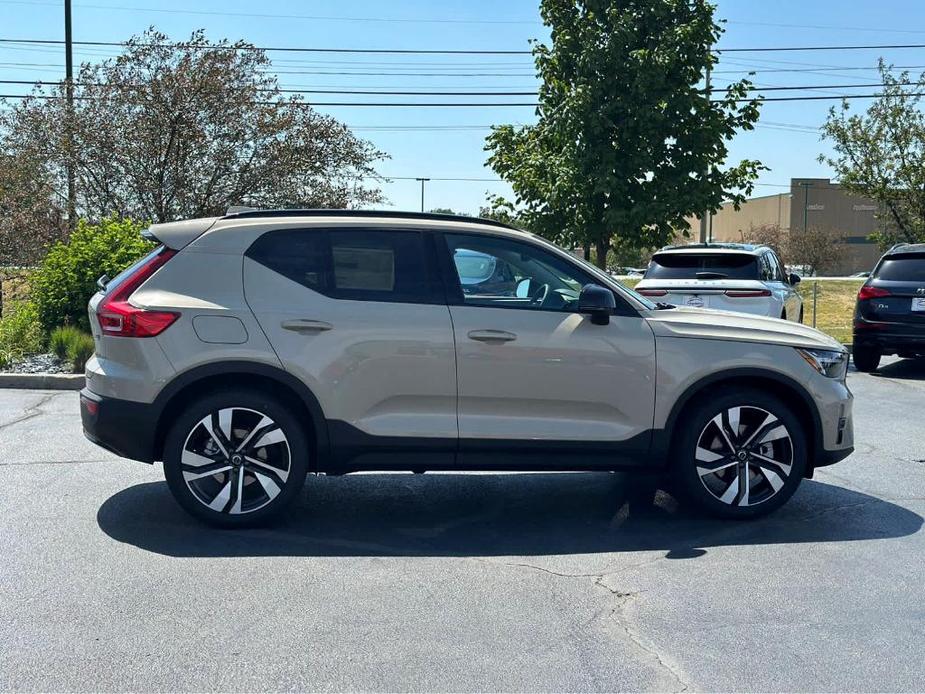 new 2025 Volvo XC40 car, priced at $50,825