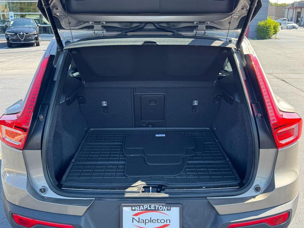 used 2022 Volvo XC40 car, priced at $31,888