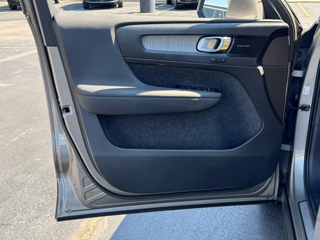 used 2022 Volvo XC40 car, priced at $31,888
