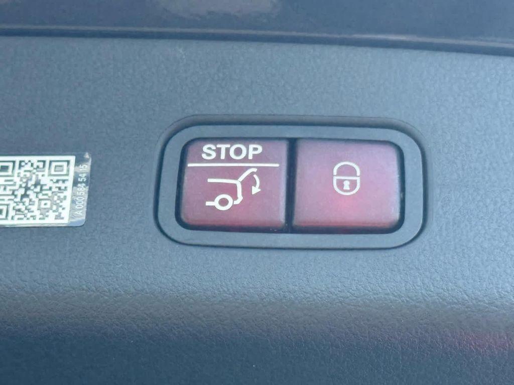 new 2025 Mercedes-Benz GLC 350e car, priced at $69,350