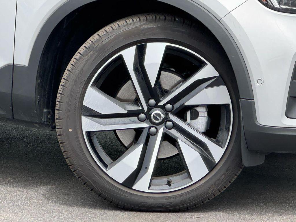 new 2025 Volvo XC40 car, priced at $47,992