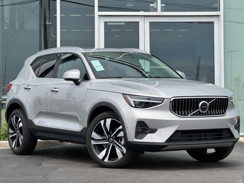new 2025 Volvo XC40 car, priced at $47,992