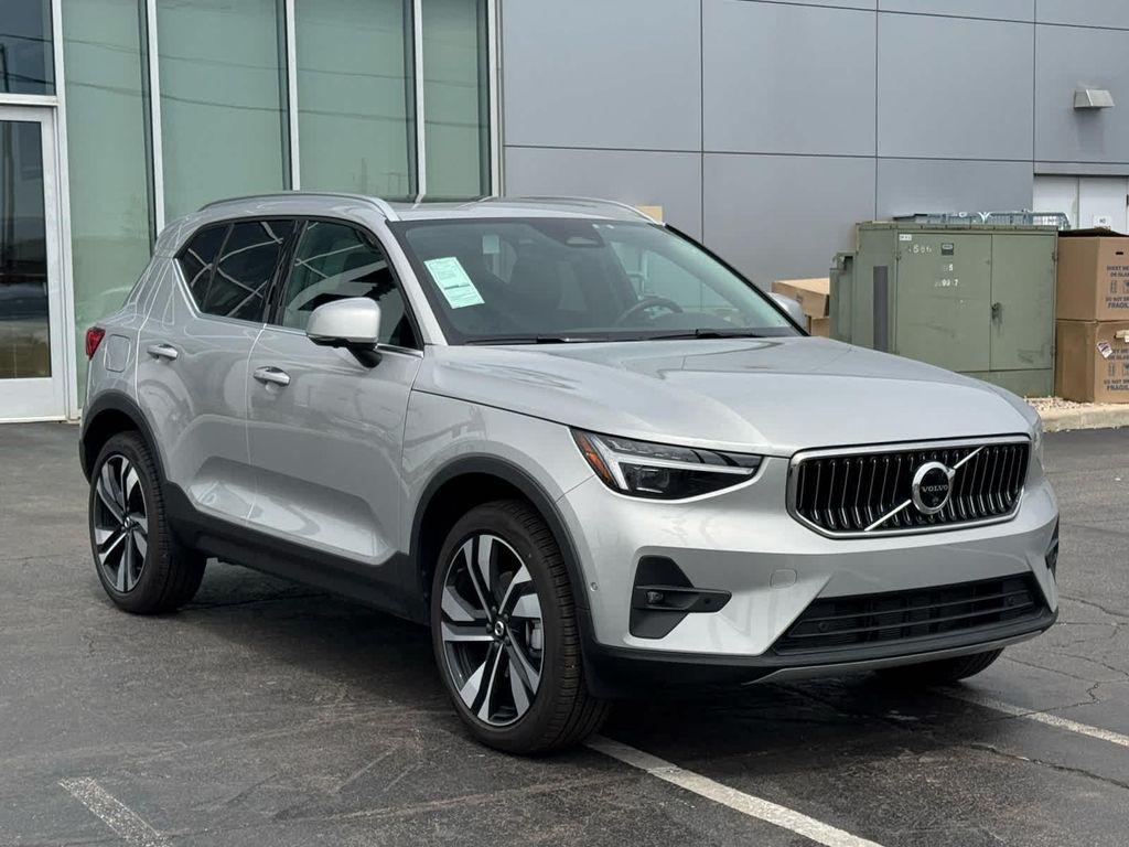 new 2025 Volvo XC40 car, priced at $47,992