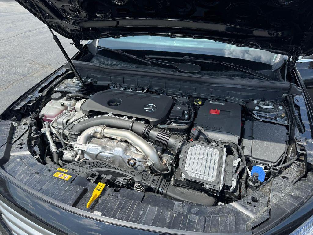 new 2025 Mercedes-Benz GLB 250 car, priced at $43,595