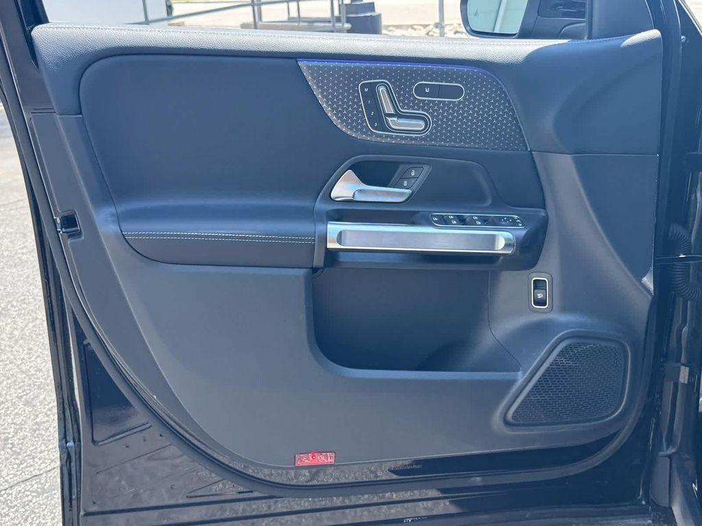new 2025 Mercedes-Benz GLB 250 car, priced at $43,595