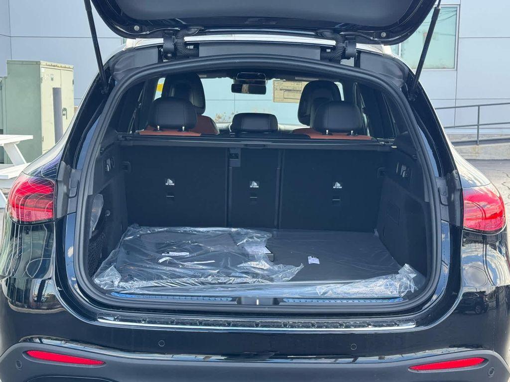 new 2025 Mercedes-Benz GLC 300 car, priced at $60,310