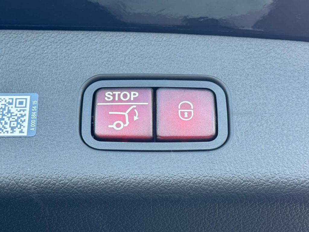 new 2025 Mercedes-Benz GLC 300 car, priced at $60,310