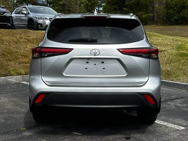 used 2022 Toyota Highlander car, priced at $37,995