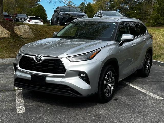 used 2022 Toyota Highlander car, priced at $37,995