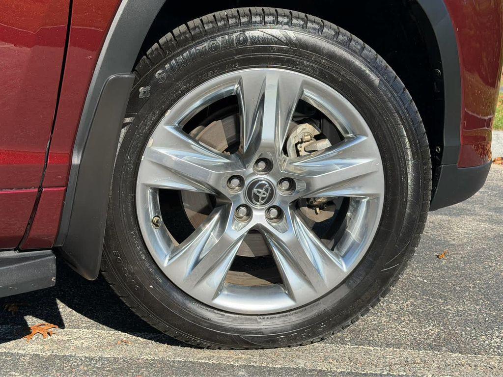 used 2019 Toyota Highlander Hybrid car, priced at $33,995