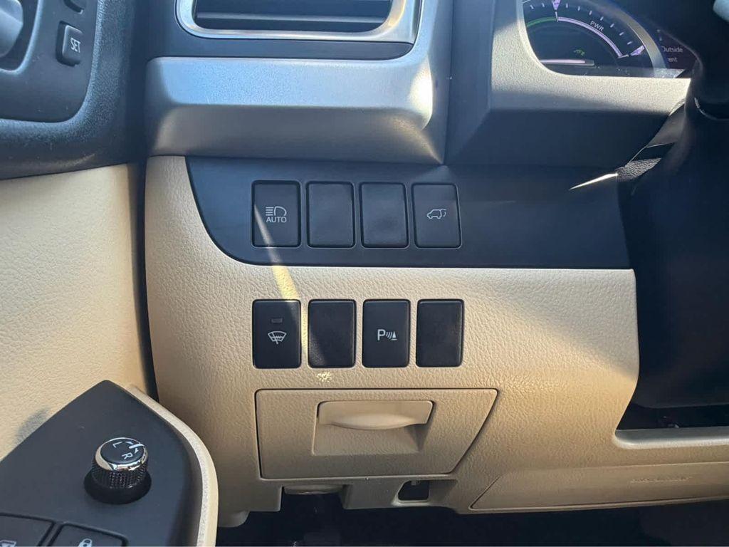 used 2019 Toyota Highlander Hybrid car, priced at $33,995