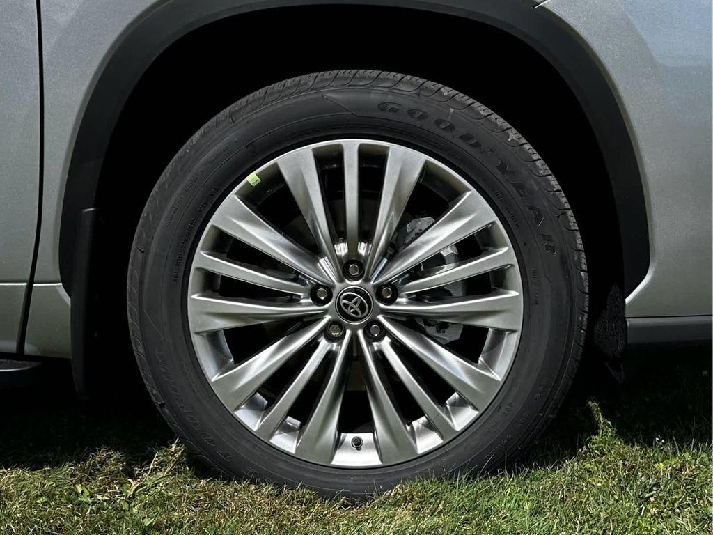 new 2025 Toyota Highlander car, priced at $56,556