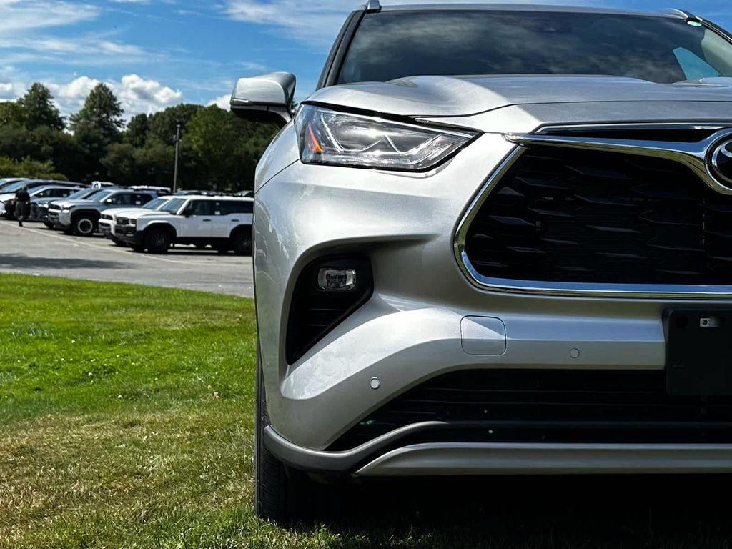 new 2025 Toyota Highlander car, priced at $56,556