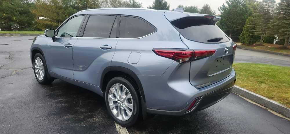 used 2022 Toyota Highlander Hybrid car, priced at $42,995