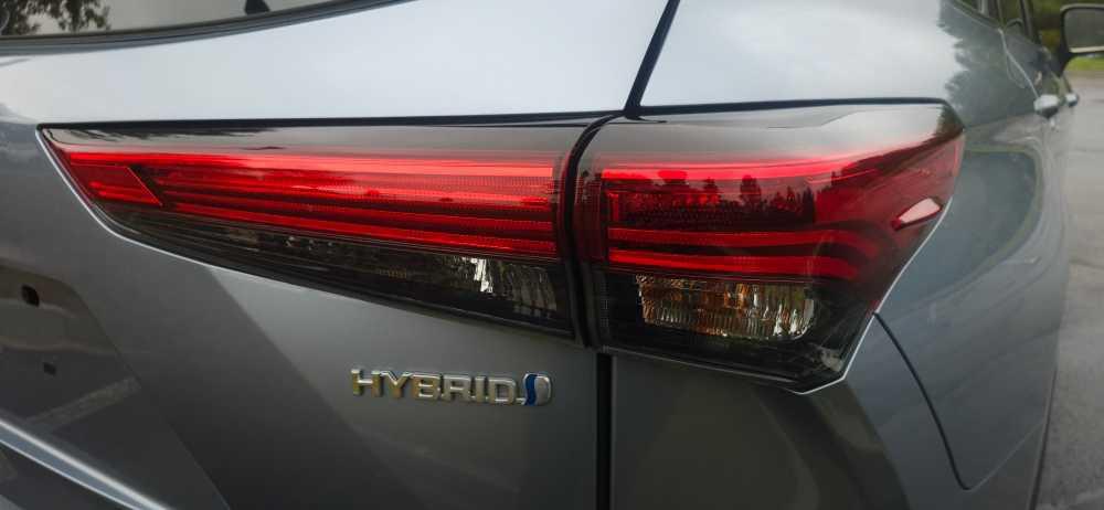 used 2022 Toyota Highlander Hybrid car, priced at $42,995