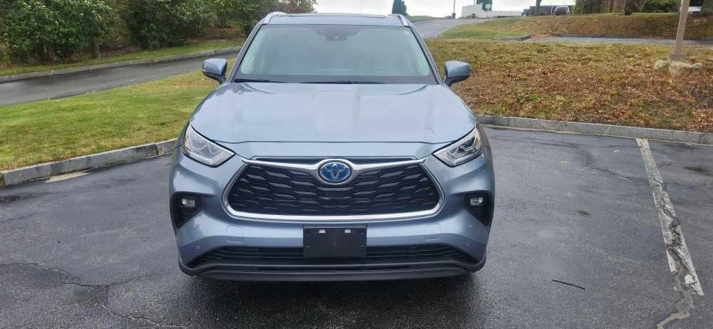 used 2022 Toyota Highlander Hybrid car, priced at $42,995