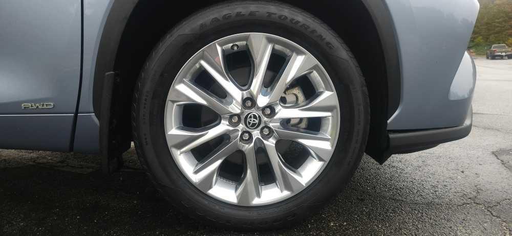 used 2022 Toyota Highlander Hybrid car, priced at $42,995