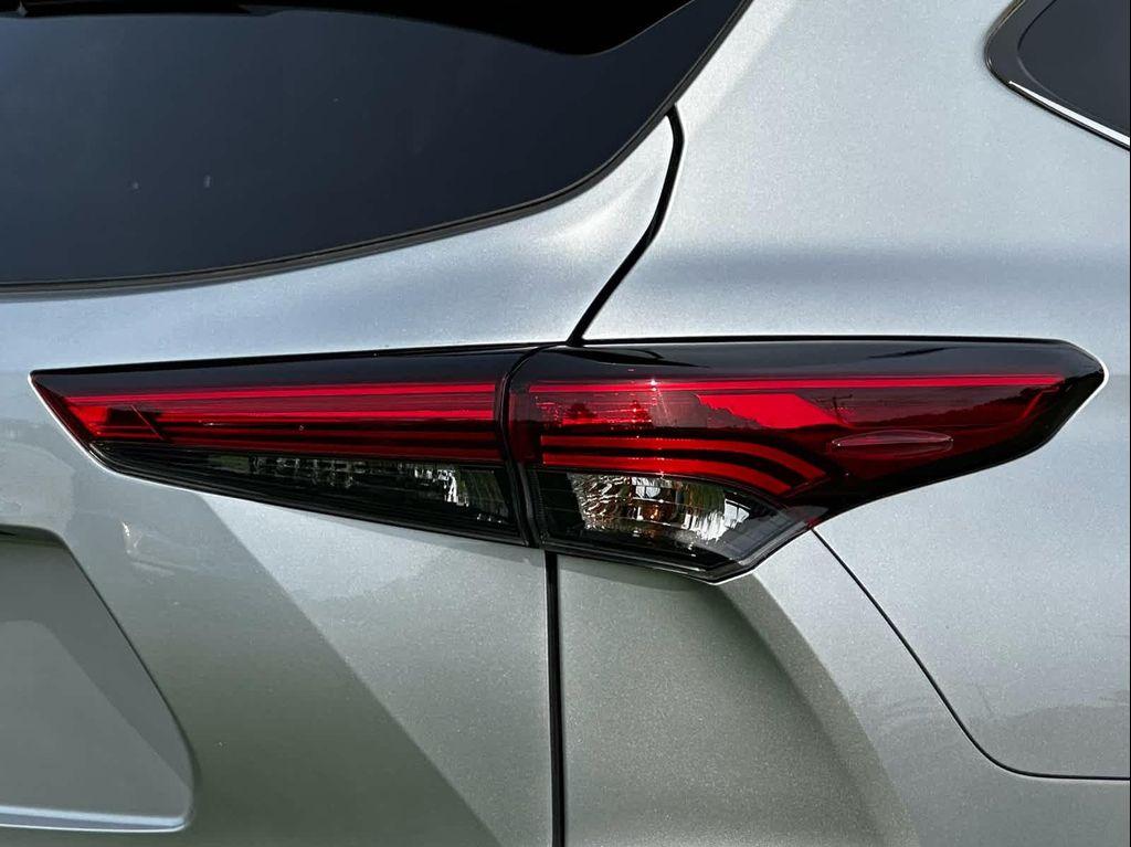 used 2023 Toyota Highlander car, priced at $40,995