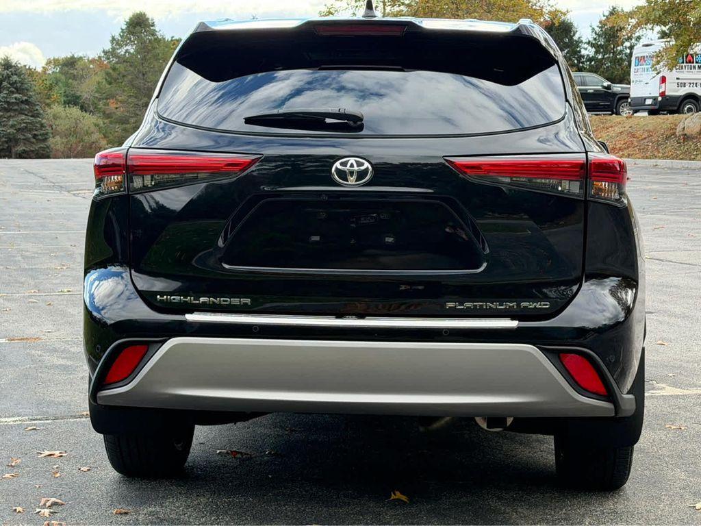 used 2022 Toyota Highlander car, priced at $43,995