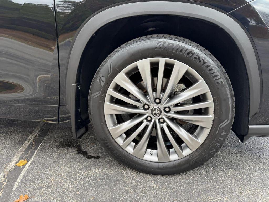used 2022 Toyota Highlander car, priced at $43,995