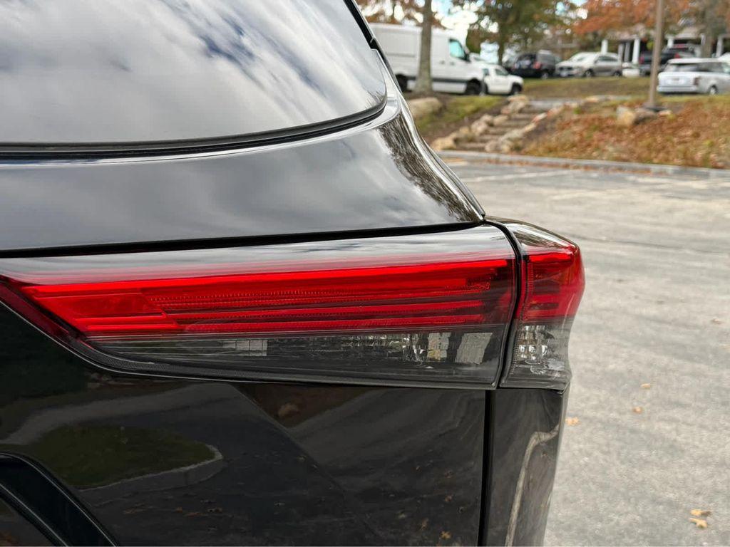 used 2022 Toyota Highlander car, priced at $43,995