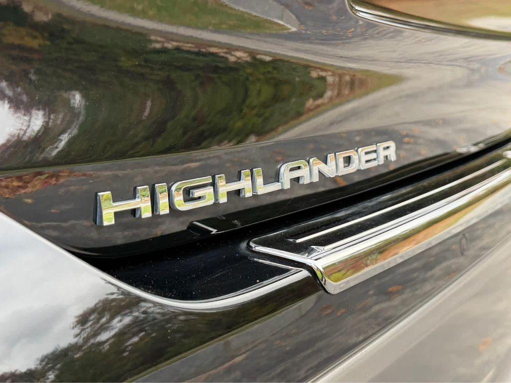 used 2022 Toyota Highlander car, priced at $43,995