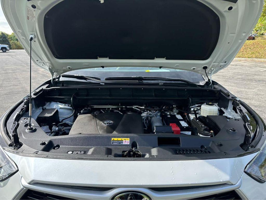 used 2022 Toyota Highlander car, priced at $38,995