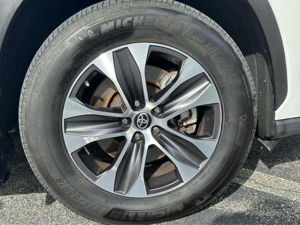 used 2022 Toyota Highlander car, priced at $38,995