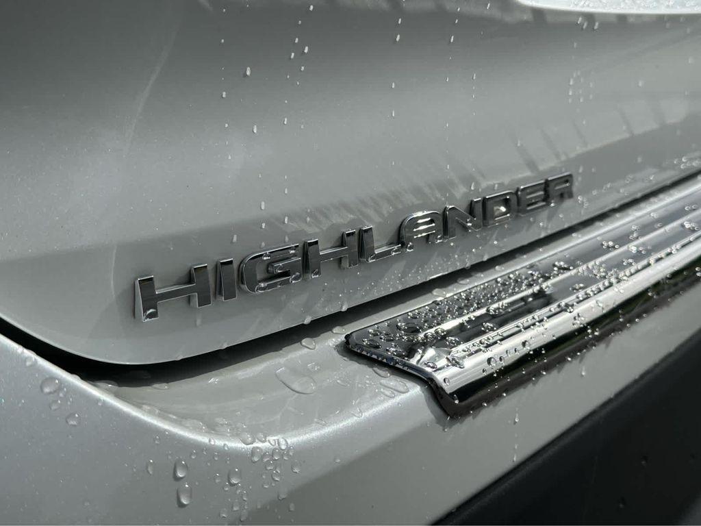 used 2022 Toyota Highlander car, priced at $38,995
