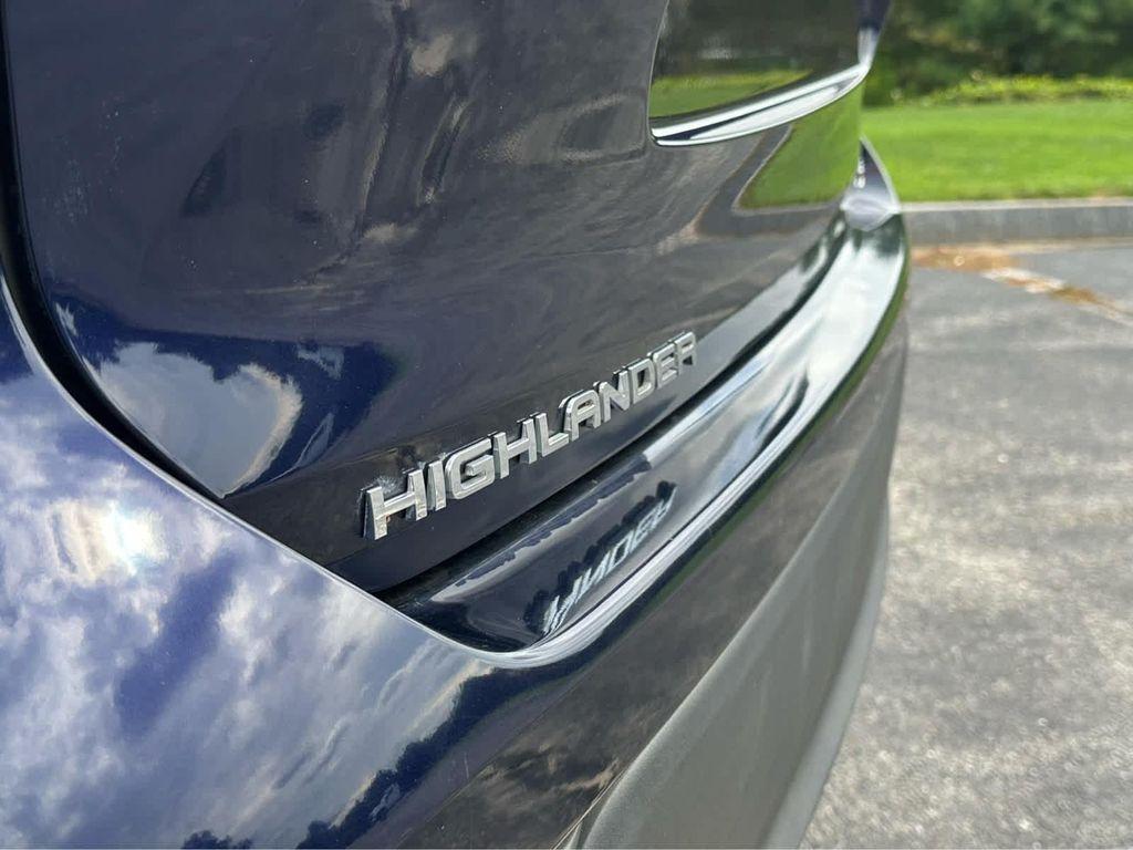 used 2022 Toyota Highlander car, priced at $37,995
