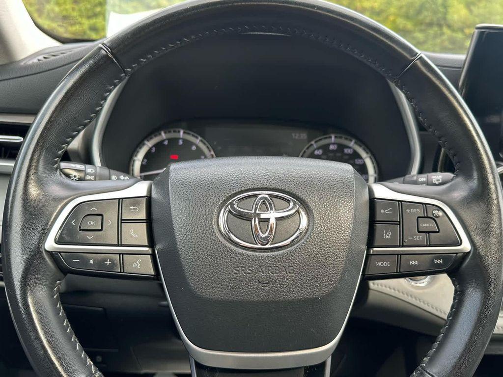 used 2022 Toyota Highlander car, priced at $37,995