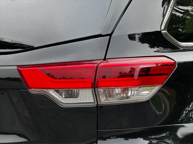 used 2019 Toyota Highlander car, priced at $28,995